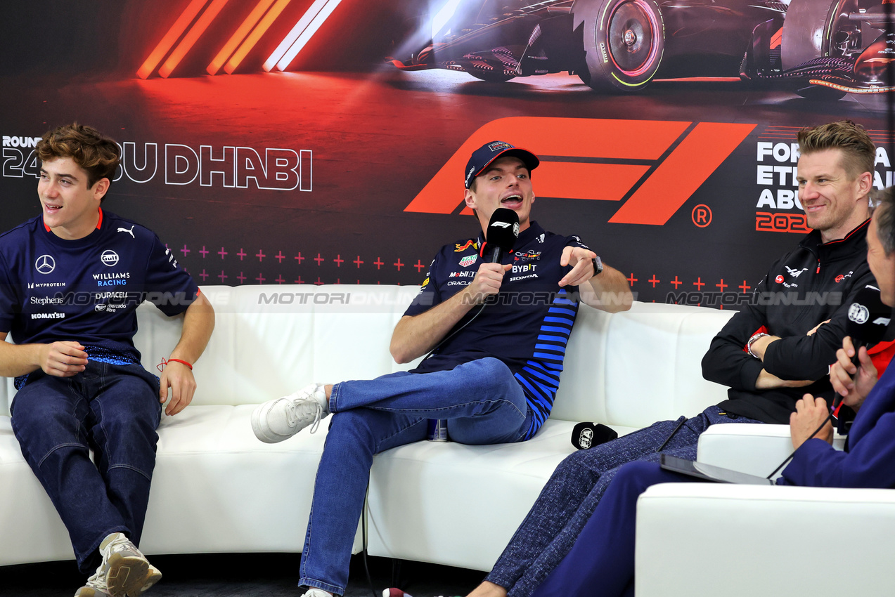 GP ABU DHABI, (L to R): Franco Colapinto (ARG) Williams Racing; Max Verstappen (NLD) Red Bull Racing; e Nico Hulkenberg (GER) Haas F1 Team in the FIA Press Conference.

05.12.2024. Formula 1 World Championship, Rd 24, Abu Dhabi Grand Prix, Yas Marina Circuit, Abu Dhabi, Preparation Day.

- www.xpbimages.com, EMail: requests@xpbimages.com © Copyright: Bearne / XPB Images