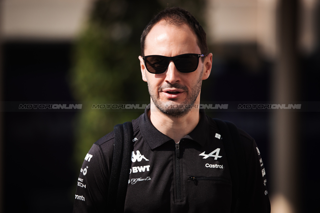 GP ABU DHABI, Oliver Oakes (GBR) Alpine F1 Team Team Principal.

05.12.2024. Formula 1 World Championship, Rd 24, Abu Dhabi Grand Prix, Yas Marina Circuit, Abu Dhabi, Preparation Day.

- www.xpbimages.com, EMail: requests@xpbimages.com © Copyright: Bearne / XPB Images
