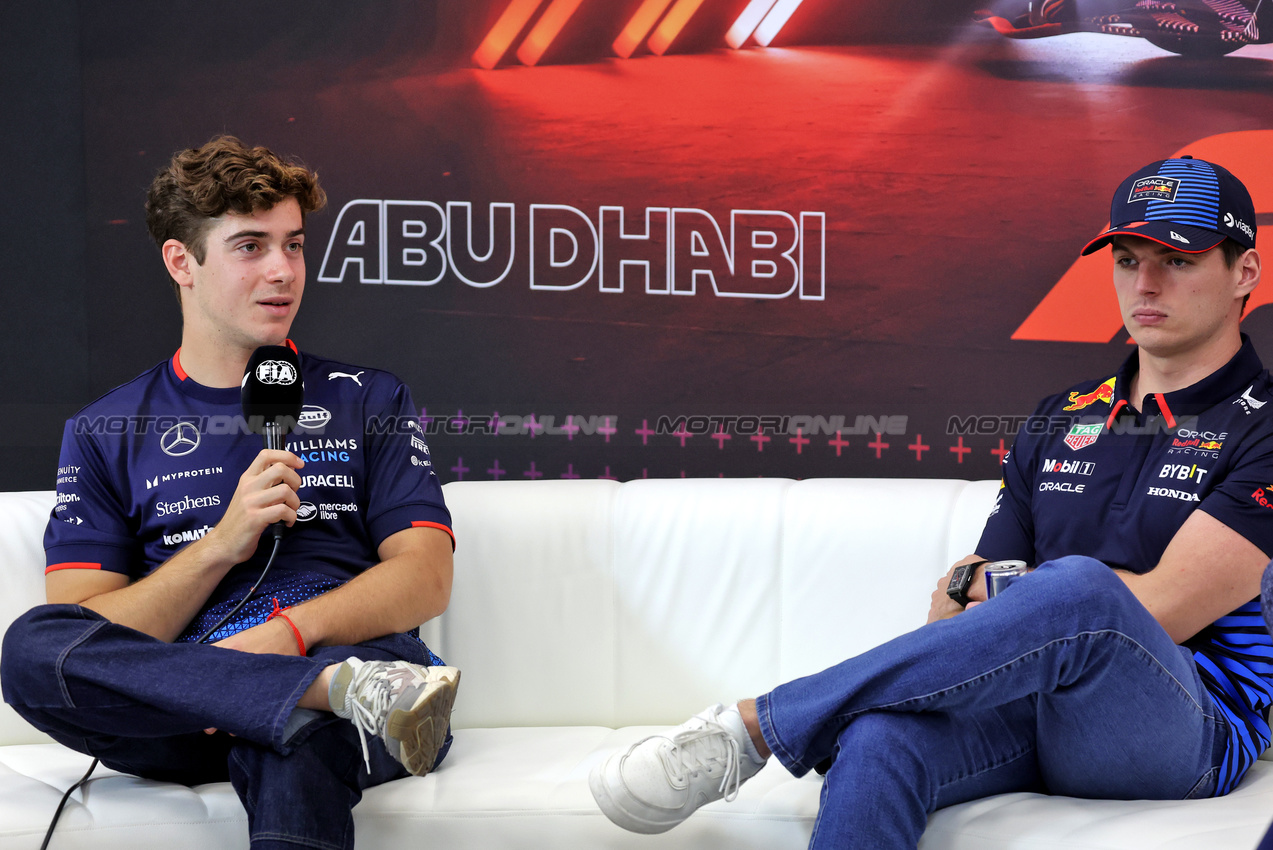 GP ABU DHABI, (L to R): Franco Colapinto (ARG) Williams Racing e Max Verstappen (NLD) Red Bull Racing in the FIA Press Conference.

05.12.2024. Formula 1 World Championship, Rd 24, Abu Dhabi Grand Prix, Yas Marina Circuit, Abu Dhabi, Preparation Day.

- www.xpbimages.com, EMail: requests@xpbimages.com © Copyright: Bearne / XPB Images