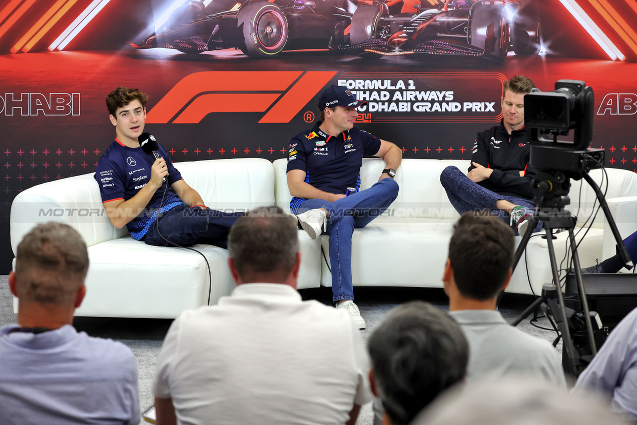 GP ABU DHABI, (L to R): Franco Colapinto (ARG) Williams Racing; Max Verstappen (NLD) Red Bull Racing; e Nico Hulkenberg (GER) Haas F1 Team in the FIA Press Conference.

05.12.2024. Formula 1 World Championship, Rd 24, Abu Dhabi Grand Prix, Yas Marina Circuit, Abu Dhabi, Preparation Day.

- www.xpbimages.com, EMail: requests@xpbimages.com © Copyright: Bearne / XPB Images