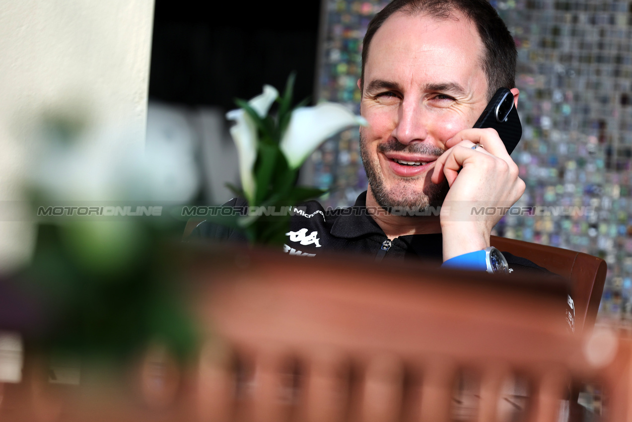 GP ABU DHABI, Oliver Oakes (GBR) Alpine F1 Team Team Principal.

05.12.2024. Formula 1 World Championship, Rd 24, Abu Dhabi Grand Prix, Yas Marina Circuit, Abu Dhabi, Preparation Day.

- www.xpbimages.com, EMail: requests@xpbimages.com © Copyright: Bearne / XPB Images