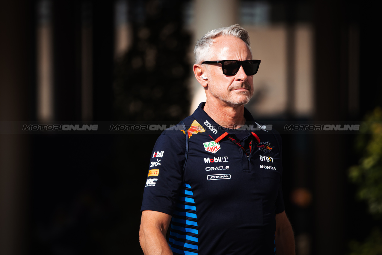 GP ABU DHABI, Jonathan Wheatley (GBR) Red Bull Racing Team Manager.

05.12.2024. Formula 1 World Championship, Rd 24, Abu Dhabi Grand Prix, Yas Marina Circuit, Abu Dhabi, Preparation Day.

- www.xpbimages.com, EMail: requests@xpbimages.com © Copyright: Bearne / XPB Images