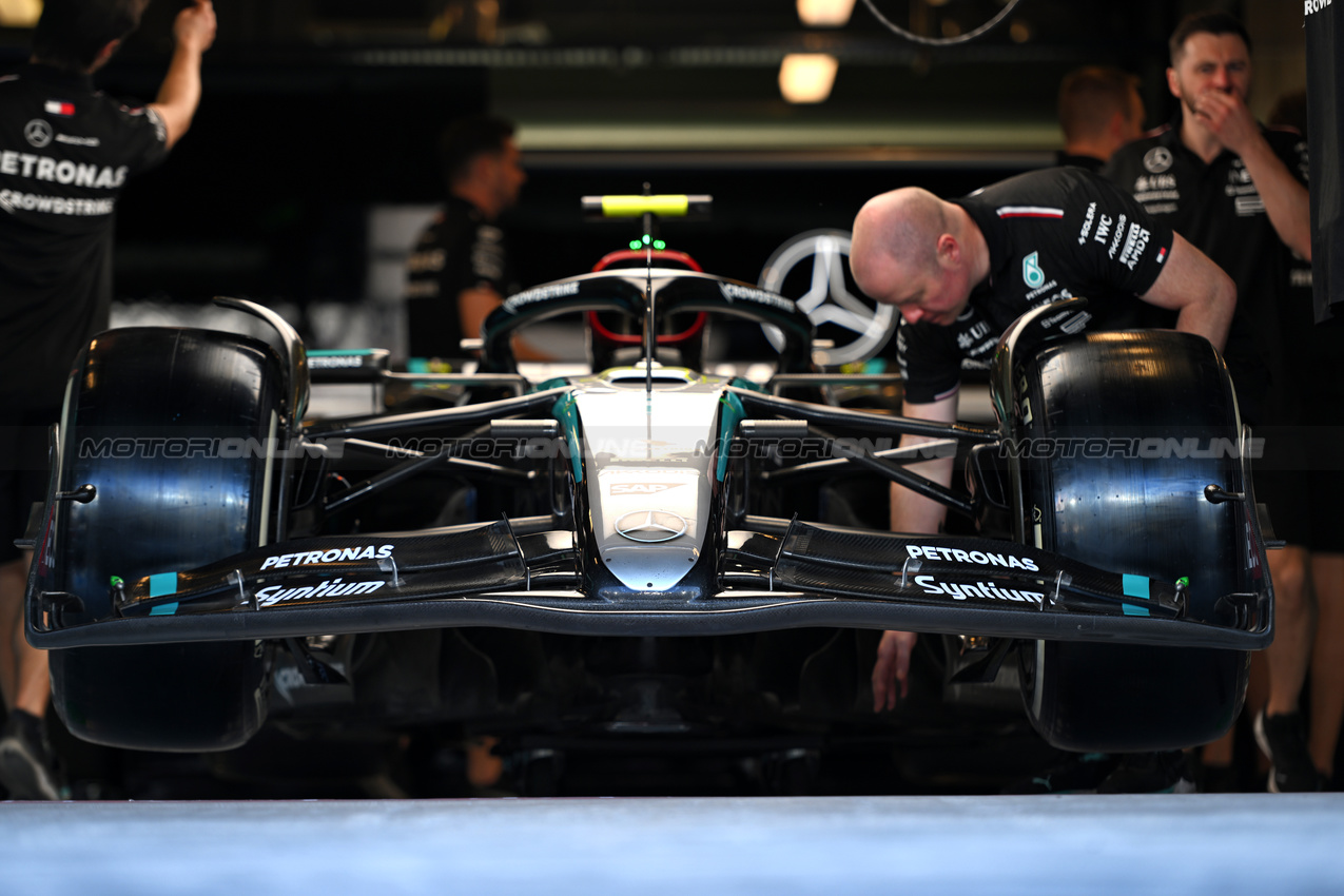 GP ABU DHABI, #44 - Lewis Hamilton (GBR) Mercedes AMG F1 W15.

05.12.2024. Formula 1 World Championship, Rd 24, Abu Dhabi Grand Prix, Yas Marina Circuit, Abu Dhabi, Preparation Day.

- www.xpbimages.com, EMail: requests@xpbimages.com © Copyright: Price / XPB Images