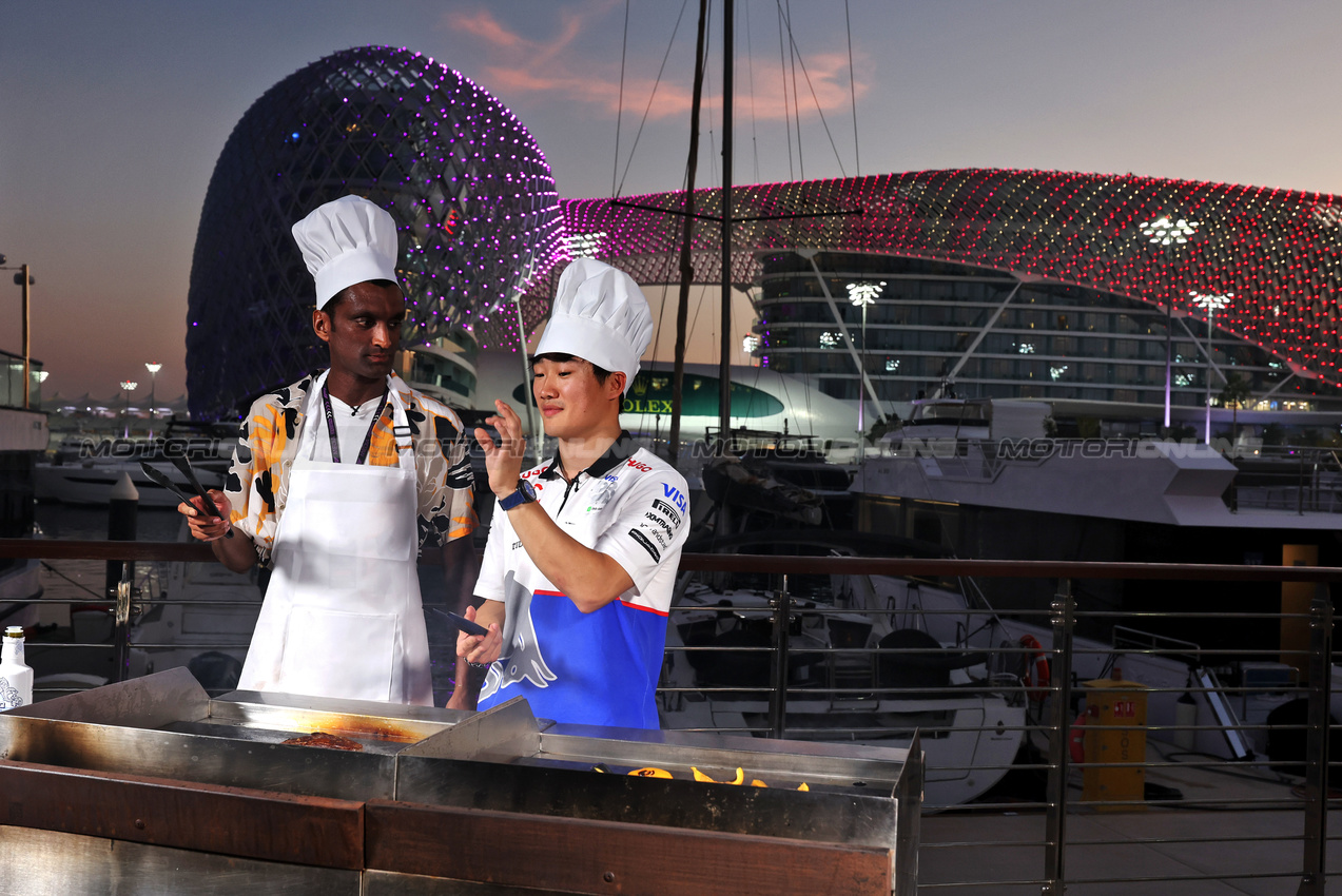 GP ABU DHABI, (L to R): Lawrence Barretto (GBR) Formula 1 Senior Writer Editor cooks with Yuki Tsunoda (JPN) RB.

05.12.2024. Formula 1 World Championship, Rd 24, Abu Dhabi Grand Prix, Yas Marina Circuit, Abu Dhabi, Preparation Day.

- www.xpbimages.com, EMail: requests@xpbimages.com © Copyright: Moy / XPB Images