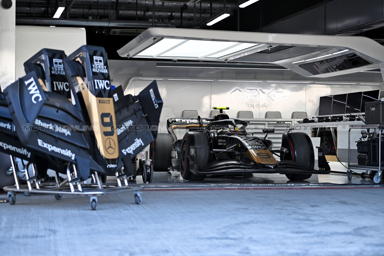 GP ABU DHABI, Circuit Atmosfera - APEX F1 pit garage.

05.12.2024. Formula 1 World Championship, Rd 24, Abu Dhabi Grand Prix, Yas Marina Circuit, Abu Dhabi, Preparation Day.

- www.xpbimages.com, EMail: requests@xpbimages.com © Copyright: Price / XPB Images
