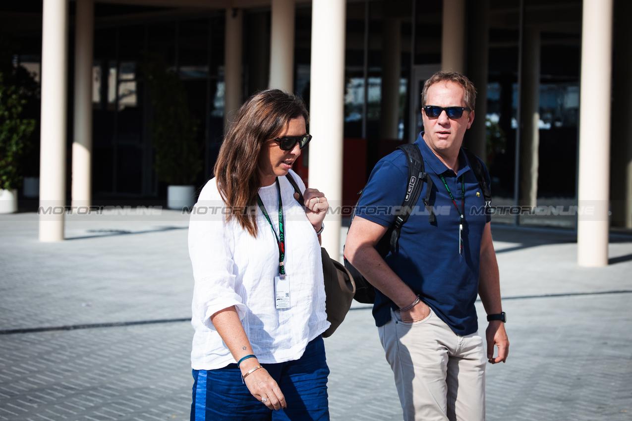 GP ABU DHABI, (L to R): Maria Catarineu (ESP) Bullet Sports Management Commercial Director, manager of Franco Colapinto (ARG) Williams Racing with Jamie Campbell-Walter (GBR) Bullet Sports Management.



05.12.2024. Formula 1 World Championship, Rd 24, Abu Dhabi Grand Prix, Yas Marina Circuit, Abu Dhabi, Preparation Day.

- www.xpbimages.com, EMail: requests@xpbimages.com © Copyright: Bearne / XPB Images