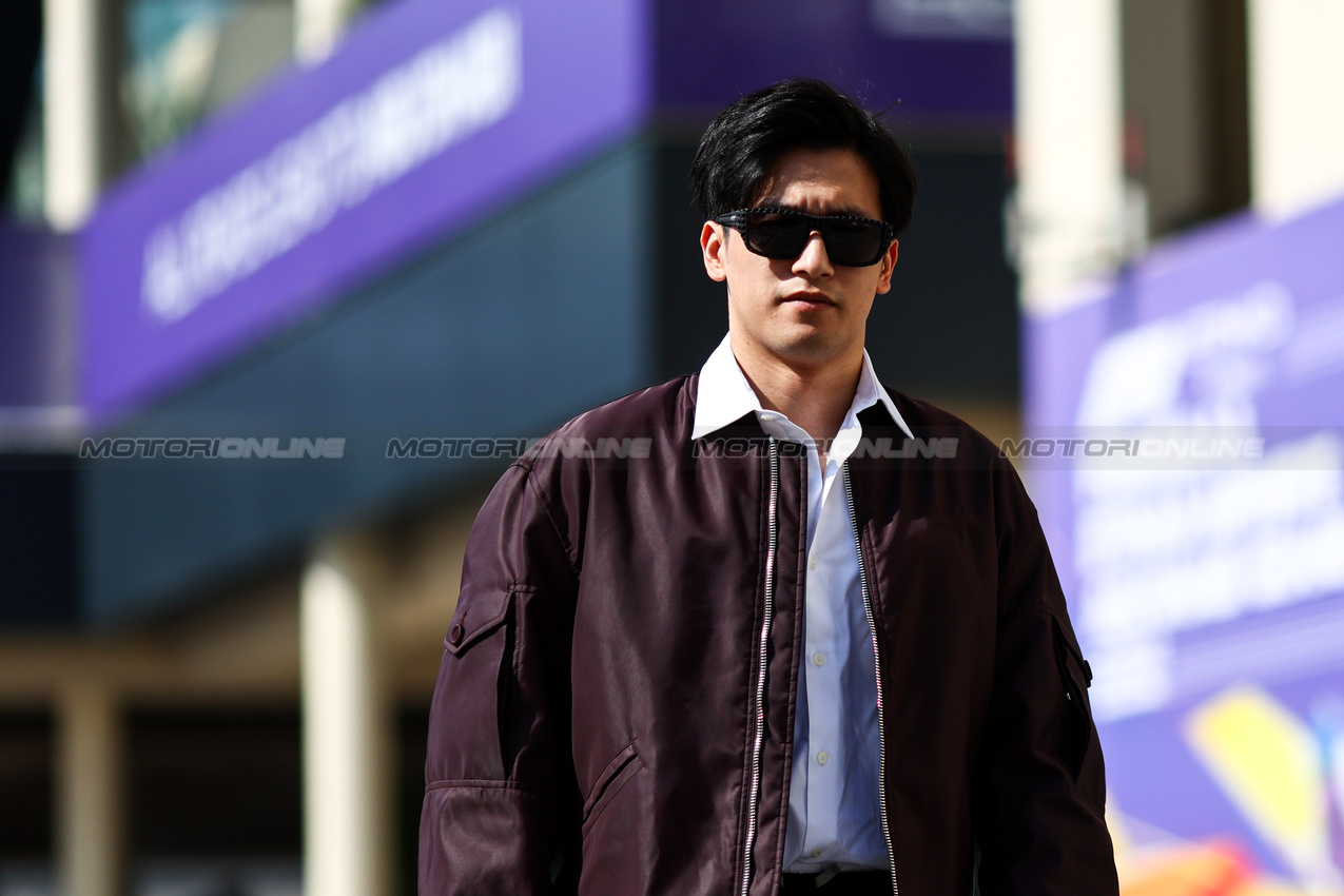 GP ABU DHABI, Guanyu Zhou (CHI), Sauber F1 Team 
05.12.2024. Formula 1 World Championship, Rd 24, Abu Dhabi Grand Prix, Yas Marina Circuit, Abu Dhabi, Preparation Day.
- www.xpbimages.com, EMail: requests@xpbimages.com © Copyright: Charniaux / XPB Images