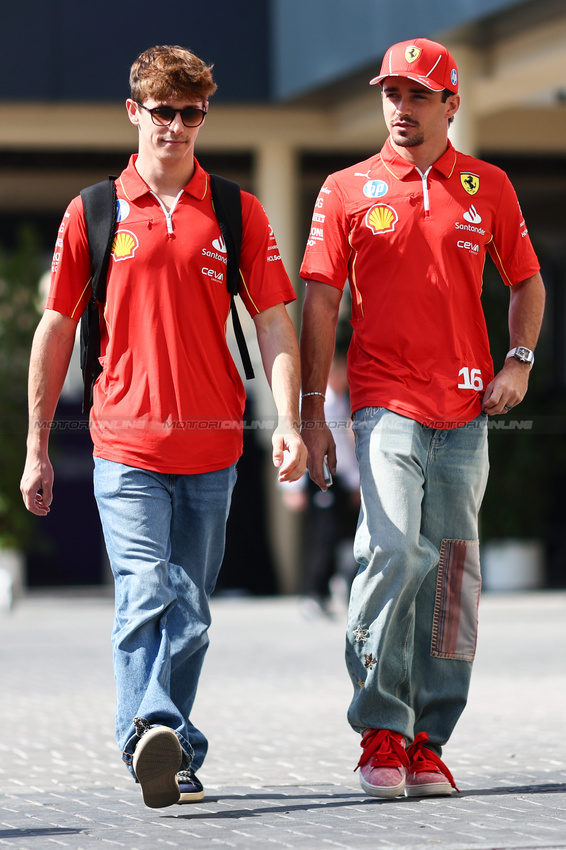 GP ABU DHABI, Arthur Leclerc (FRA) Ferrari Academy Driver with brother Charles Leclerc (MON) Ferrari
05.12.2024. Formula 1 World Championship, Rd 24, Abu Dhabi Grand Prix, Yas Marina Circuit, Abu Dhabi, Preparation Day.
- www.xpbimages.com, EMail: requests@xpbimages.com © Copyright: Charniaux / XPB Images