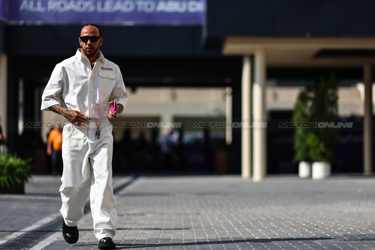 GP ABU DHABI, Lewis Hamilton (GBR), Mercedes AMG F1  
05.12.2024. Formula 1 World Championship, Rd 24, Abu Dhabi Grand Prix, Yas Marina Circuit, Abu Dhabi, Preparation Day.
- www.xpbimages.com, EMail: requests@xpbimages.com © Copyright: Charniaux / XPB Images