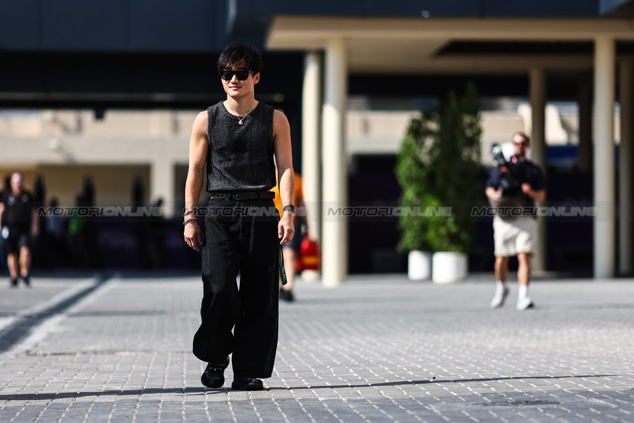 GP ABU DHABI, Yuki Tsunoda (JPN), RB F1 Team 
05.12.2024. Formula 1 World Championship, Rd 24, Abu Dhabi Grand Prix, Yas Marina Circuit, Abu Dhabi, Preparation Day.
- www.xpbimages.com, EMail: requests@xpbimages.com © Copyright: Charniaux / XPB Images