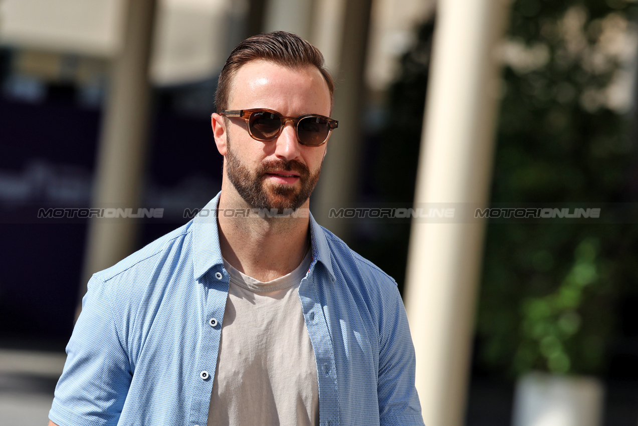 GP ABU DHABI, James Hinchcliffe (CDN) James Hinchcliffe (CDN) F1 Digital Presenter.

05.12.2024. Formula 1 World Championship, Rd 24, Abu Dhabi Grand Prix, Yas Marina Circuit, Abu Dhabi, Preparation Day.

- www.xpbimages.com, EMail: requests@xpbimages.com © Copyright: Moy / XPB Images