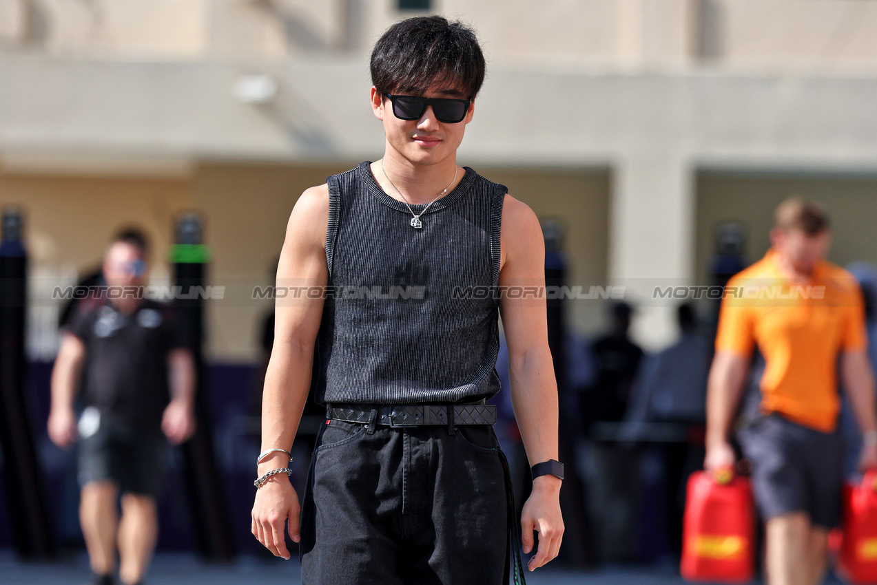 GP ABU DHABI, Yuki Tsunoda (JPN) RB.

05.12.2024. Formula 1 World Championship, Rd 24, Abu Dhabi Grand Prix, Yas Marina Circuit, Abu Dhabi, Preparation Day.

- www.xpbimages.com, EMail: requests@xpbimages.com © Copyright: Moy / XPB Images