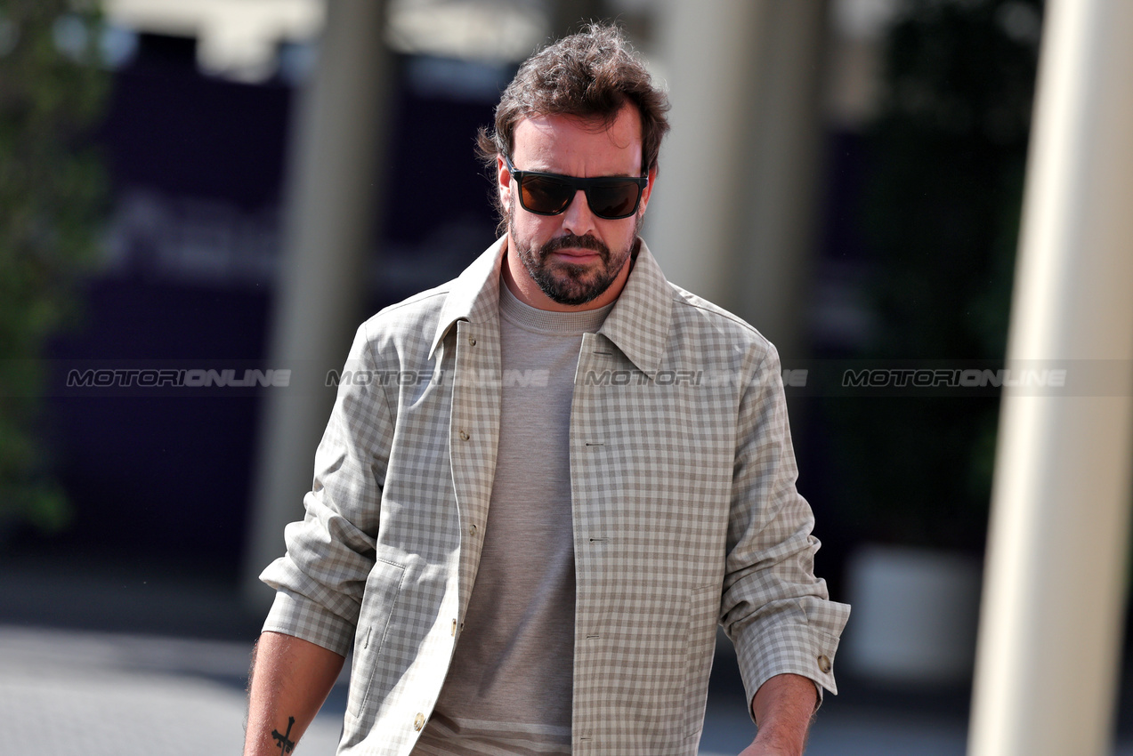 GP ABU DHABI, Fernando Alonso (ESP) Aston Martin F1 Team.

05.12.2024. Formula 1 World Championship, Rd 24, Abu Dhabi Grand Prix, Yas Marina Circuit, Abu Dhabi, Preparation Day.

- www.xpbimages.com, EMail: requests@xpbimages.com © Copyright: Moy / XPB Images