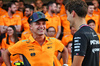 GP ABU DHABI, (L to R): Lando Norris (GBR) McLaren with George Russell (GBR) Mercedes AMG F1 at a team photograph.

05.12.2024. Formula 1 World Championship, Rd 24, Abu Dhabi Grand Prix, Yas Marina Circuit, Abu Dhabi, Preparation Day.

- www.xpbimages.com, EMail: requests@xpbimages.com © Copyright: Batchelor / XPB Images