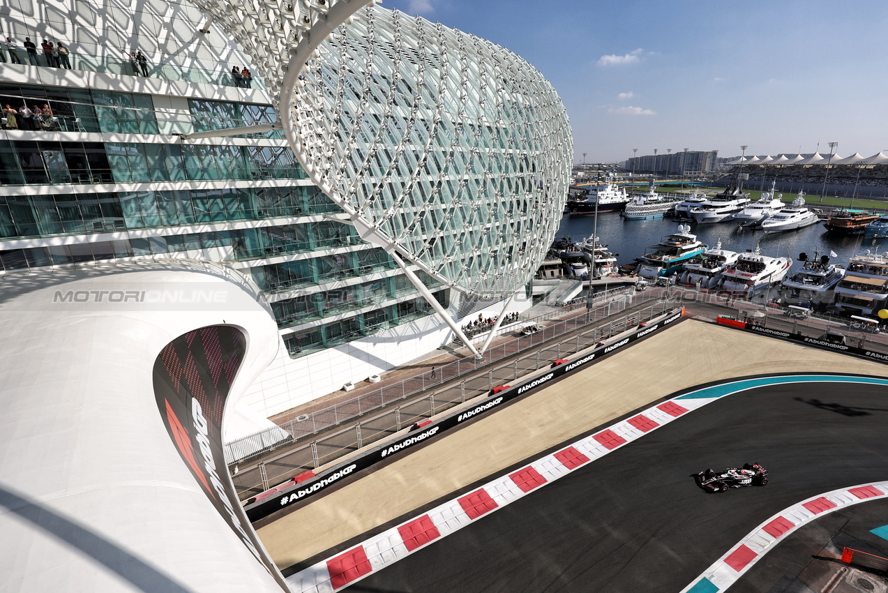 GP ABU DHABI, Kevin Magnussen (DEN) Haas VF-24.

07.12.2024. Formula 1 World Championship, Rd 24, Abu Dhabi Grand Prix, Yas Marina Circuit, Abu Dhabi, Qualifiche Day.

- www.xpbimages.com, EMail: requests@xpbimages.com © Copyright: Moy / XPB Images