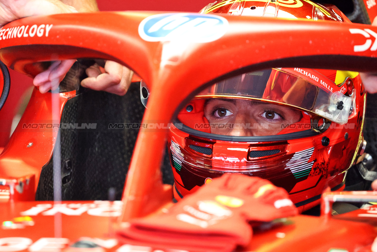 GP ABU DHABI, Carlos Sainz Jr (ESP) Ferrari SF-24.

07.12.2024. Formula 1 World Championship, Rd 24, Abu Dhabi Grand Prix, Yas Marina Circuit, Abu Dhabi, Qualifiche Day.

- www.xpbimages.com, EMail: requests@xpbimages.com © Copyright: Batchelor / XPB Images