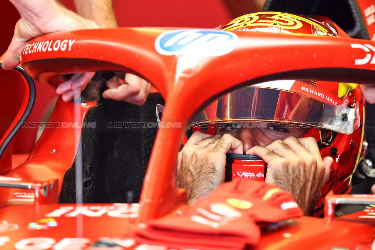 GP ABU DHABI, Carlos Sainz Jr (ESP) Ferrari SF-24.

07.12.2024. Formula 1 World Championship, Rd 24, Abu Dhabi Grand Prix, Yas Marina Circuit, Abu Dhabi, Qualifiche Day.

- www.xpbimages.com, EMail: requests@xpbimages.com © Copyright: Batchelor / XPB Images