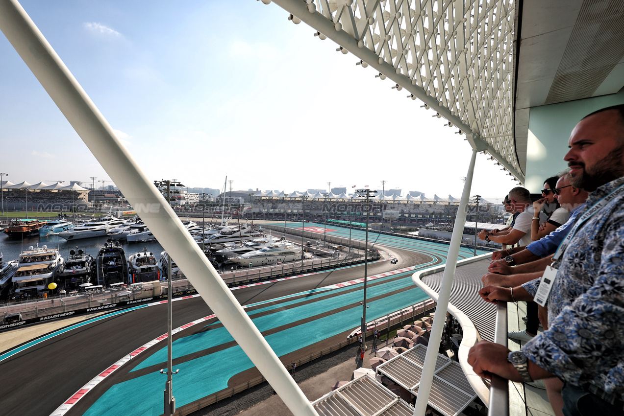 GP ABU DHABI, Circuit Atmosfera.

07.12.2024. Formula 1 World Championship, Rd 24, Abu Dhabi Grand Prix, Yas Marina Circuit, Abu Dhabi, Qualifiche Day.

- www.xpbimages.com, EMail: requests@xpbimages.com © Copyright: Moy / XPB Images