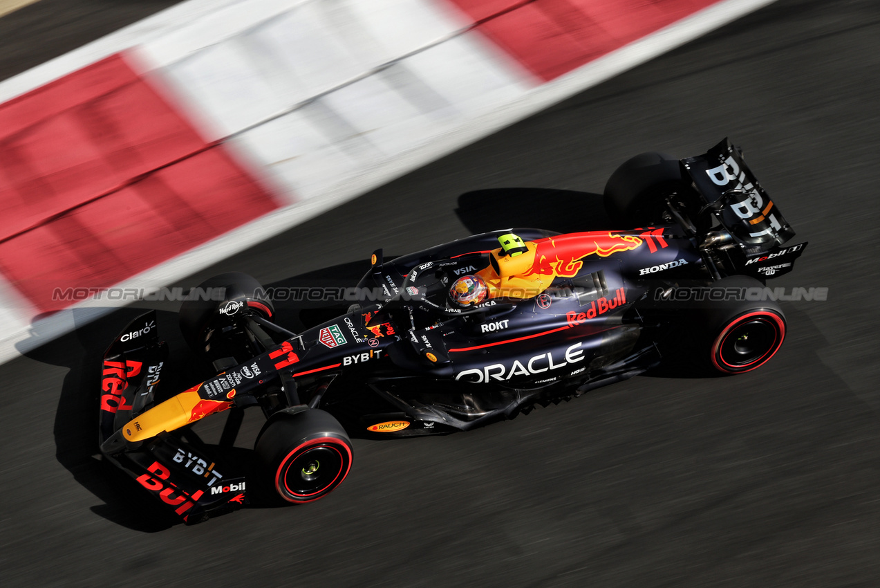GP ABU DHABI, Sergio Perez (MEX) Red Bull Racing RB20.

07.12.2024. Formula 1 World Championship, Rd 24, Abu Dhabi Grand Prix, Yas Marina Circuit, Abu Dhabi, Qualifiche Day.

- www.xpbimages.com, EMail: requests@xpbimages.com © Copyright: Moy / XPB Images