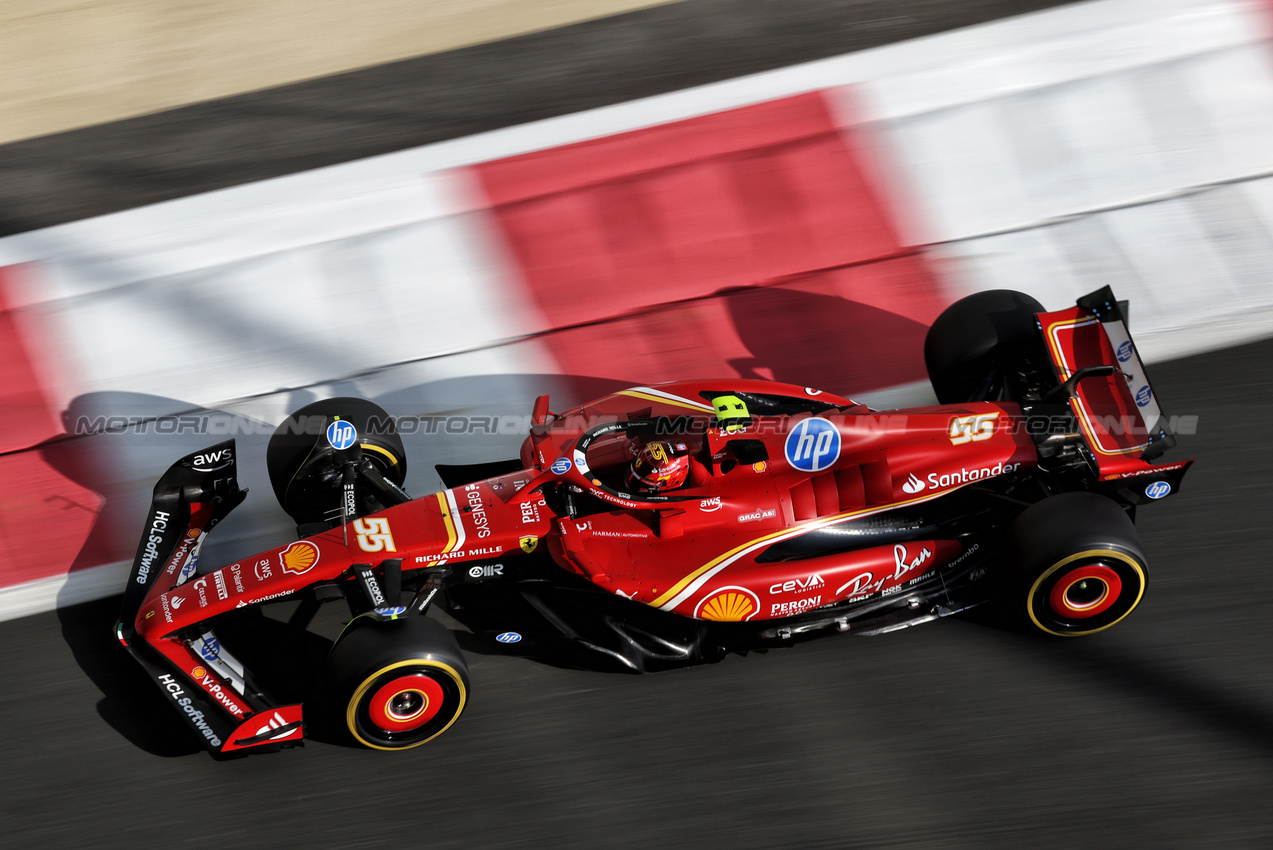 GP ABU DHABI, Carlos Sainz Jr (ESP) Ferrari SF-24.

07.12.2024. Formula 1 World Championship, Rd 24, Abu Dhabi Grand Prix, Yas Marina Circuit, Abu Dhabi, Qualifiche Day.

- www.xpbimages.com, EMail: requests@xpbimages.com © Copyright: Moy / XPB Images