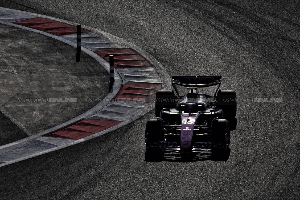 GP ABU DHABI, Pierre Gasly (FRA) Alpine F1 Team A524.

07.12.2024. Formula 1 World Championship, Rd 24, Abu Dhabi Grand Prix, Yas Marina Circuit, Abu Dhabi, Qualifiche Day.

- www.xpbimages.com, EMail: requests@xpbimages.com © Copyright: Moy / XPB Images