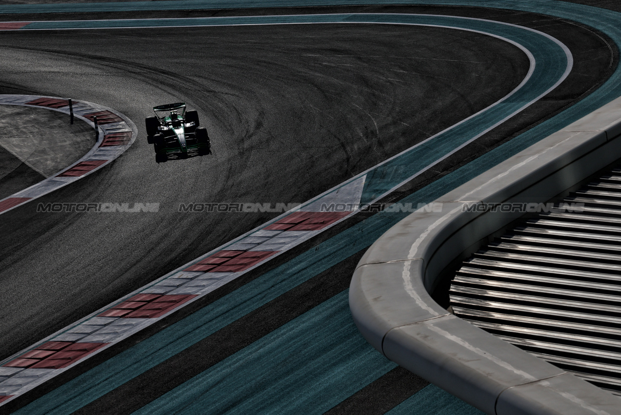 GP ABU DHABI, Zhou Guanyu (CHN) Sauber C44.

07.12.2024. Formula 1 World Championship, Rd 24, Abu Dhabi Grand Prix, Yas Marina Circuit, Abu Dhabi, Qualifiche Day.

- www.xpbimages.com, EMail: requests@xpbimages.com © Copyright: Moy / XPB Images