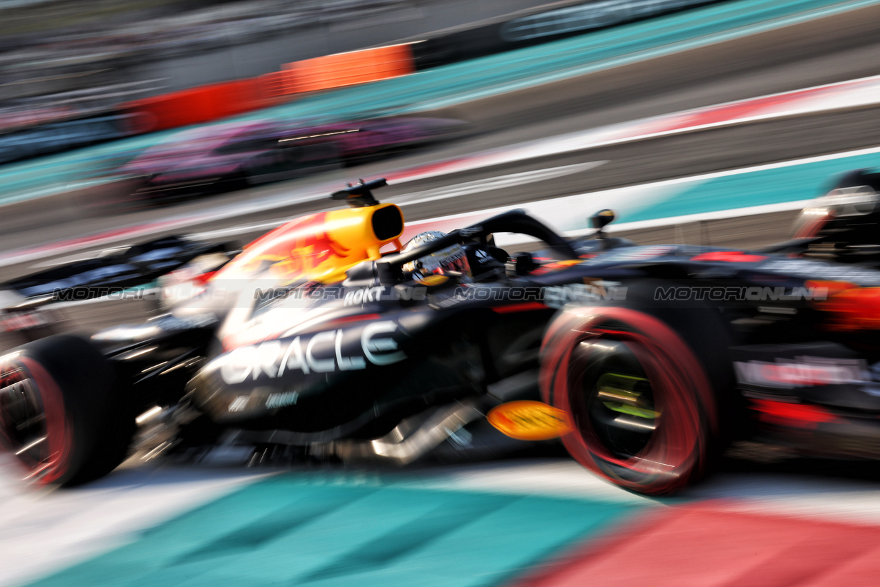 GP ABU DHABI, Max Verstappen (NLD) Red Bull Racing RB20.

07.12.2024. Formula 1 World Championship, Rd 24, Abu Dhabi Grand Prix, Yas Marina Circuit, Abu Dhabi, Qualifiche Day.

- www.xpbimages.com, EMail: requests@xpbimages.com © Copyright: Batchelor / XPB Images