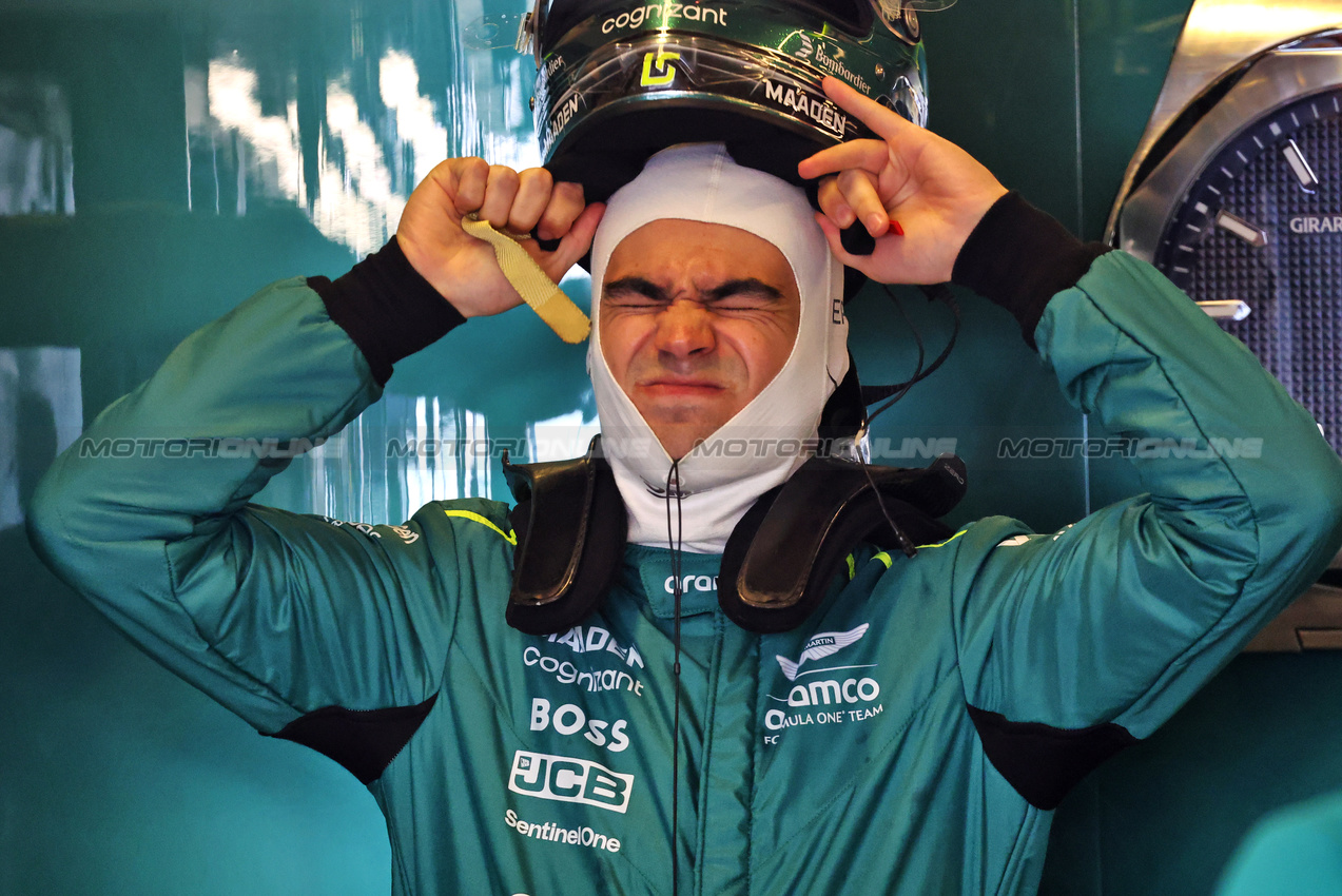 GP ABU DHABI, Lance Stroll (CDN) Aston Martin F1 Team.

07.12.2024. Formula 1 World Championship, Rd 24, Abu Dhabi Grand Prix, Yas Marina Circuit, Abu Dhabi, Qualifiche Day.

- www.xpbimages.com, EMail: requests@xpbimages.com © Copyright: Batchelor / XPB Images