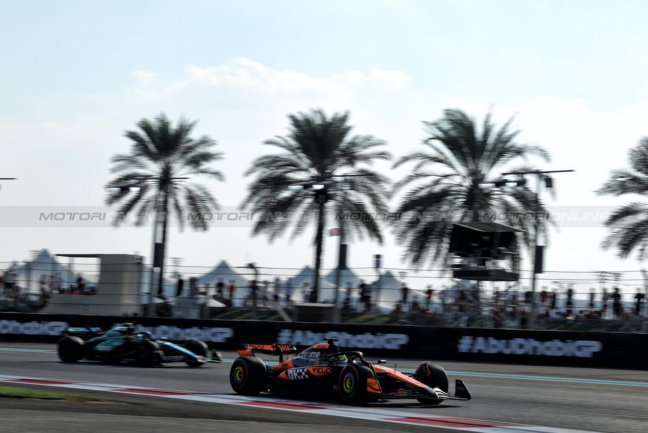 GP ABU DHABI, Oscar Piastri (AUS) McLaren MCL38.

07.12.2024. Formula 1 World Championship, Rd 24, Abu Dhabi Grand Prix, Yas Marina Circuit, Abu Dhabi, Qualifiche Day.

 - www.xpbimages.com, EMail: requests@xpbimages.com © Copyright: Coates / XPB Images