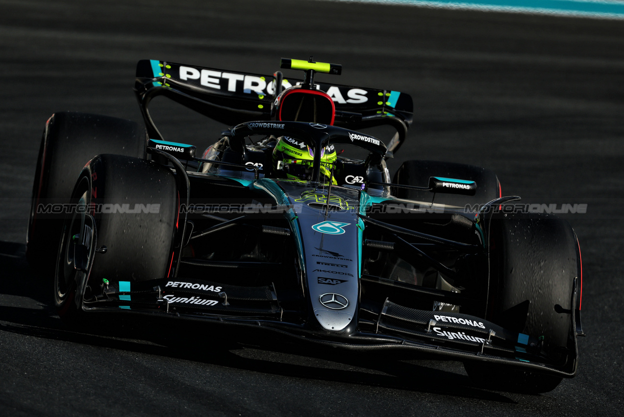 GP ABU DHABI, Lewis Hamilton (GBR) Mercedes AMG F1 W15.

07.12.2024. Formula 1 World Championship, Rd 24, Abu Dhabi Grand Prix, Yas Marina Circuit, Abu Dhabi, Qualifiche Day.

 - www.xpbimages.com, EMail: requests@xpbimages.com © Copyright: Coates / XPB Images