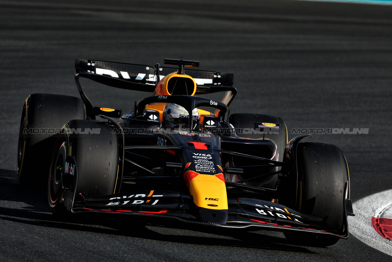 GP ABU DHABI, Max Verstappen (NLD) Red Bull Racing RB20.

07.12.2024. Formula 1 World Championship, Rd 24, Abu Dhabi Grand Prix, Yas Marina Circuit, Abu Dhabi, Qualifiche Day.

 - www.xpbimages.com, EMail: requests@xpbimages.com © Copyright: Coates / XPB Images