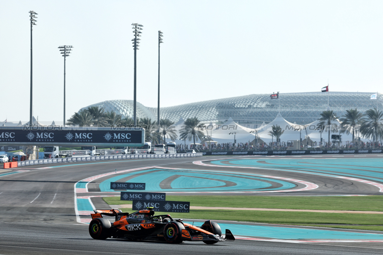 GP ABU DHABI, Lando Norris (GBR) McLaren MCL38.

07.12.2024. Formula 1 World Championship, Rd 24, Abu Dhabi Grand Prix, Yas Marina Circuit, Abu Dhabi, Qualifiche Day.

 - www.xpbimages.com, EMail: requests@xpbimages.com © Copyright: Coates / XPB Images