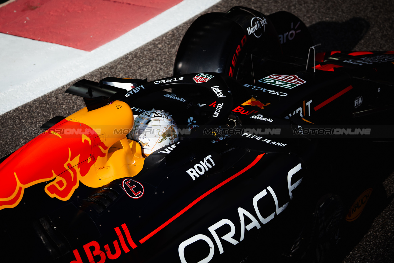 GP ABU DHABI, Max Verstappen (NLD) Red Bull Racing RB20.

07.12.2024. Formula 1 World Championship, Rd 24, Abu Dhabi Grand Prix, Yas Marina Circuit, Abu Dhabi, Qualifiche Day.

- www.xpbimages.com, EMail: requests@xpbimages.com © Copyright: Bearne / XPB Images