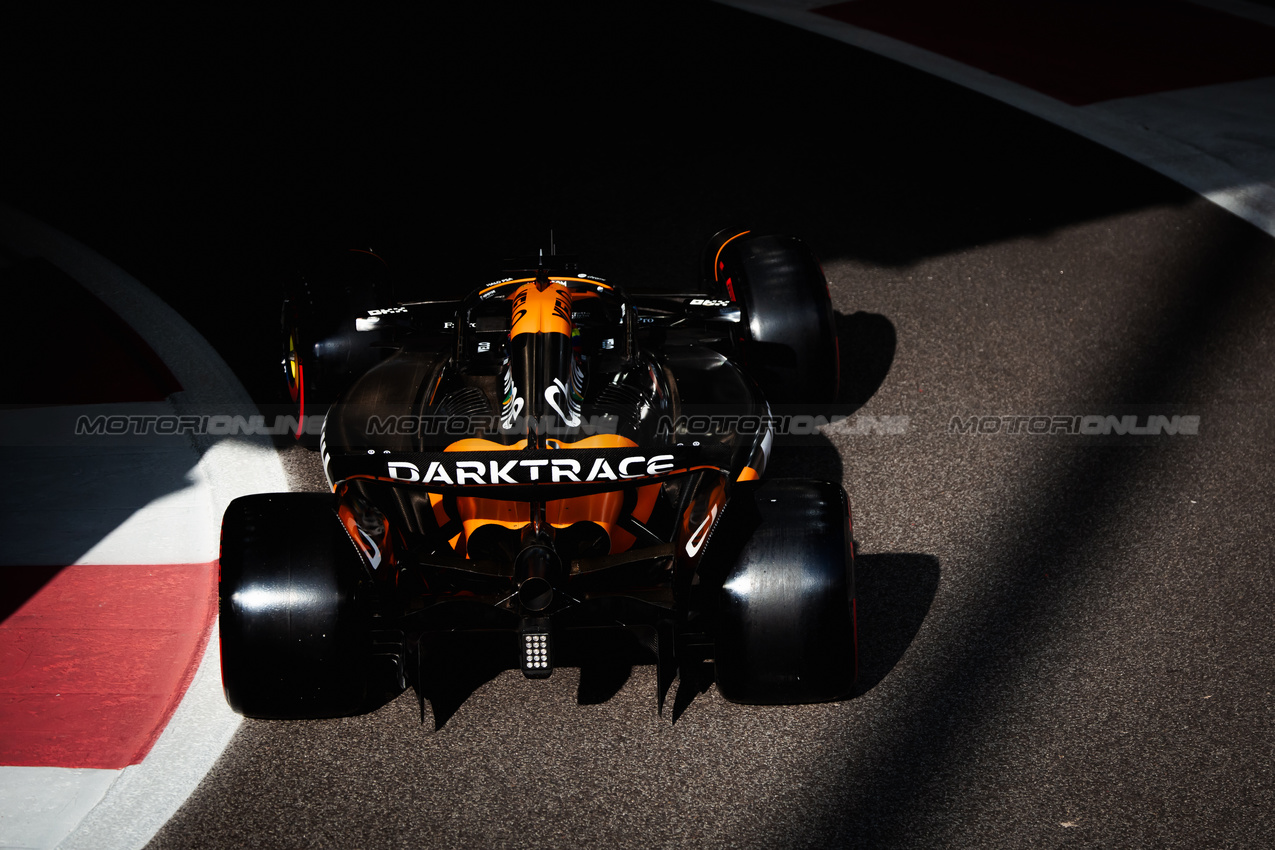 GP ABU DHABI, Oscar Piastri (AUS) McLaren MCL38.

07.12.2024. Formula 1 World Championship, Rd 24, Abu Dhabi Grand Prix, Yas Marina Circuit, Abu Dhabi, Qualifiche Day.

- www.xpbimages.com, EMail: requests@xpbimages.com © Copyright: Bearne / XPB Images
