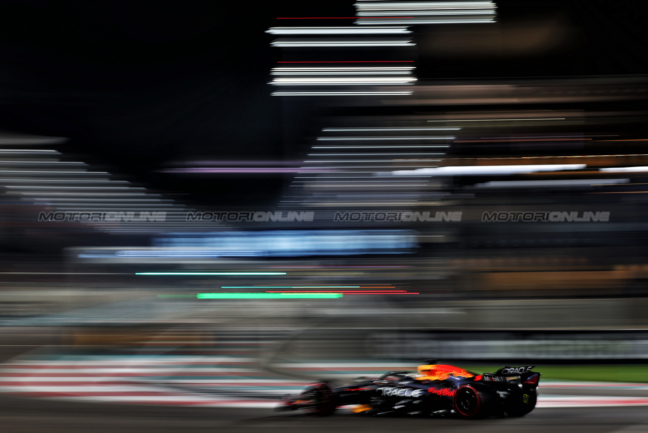 GP ABU DHABI, Max Verstappen (NLD) Red Bull Racing RB20.

07.12.2024. Formula 1 World Championship, Rd 24, Abu Dhabi Grand Prix, Yas Marina Circuit, Abu Dhabi, Qualifiche Day.

- www.xpbimages.com, EMail: requests@xpbimages.com © Copyright: Charniaux / XPB Images