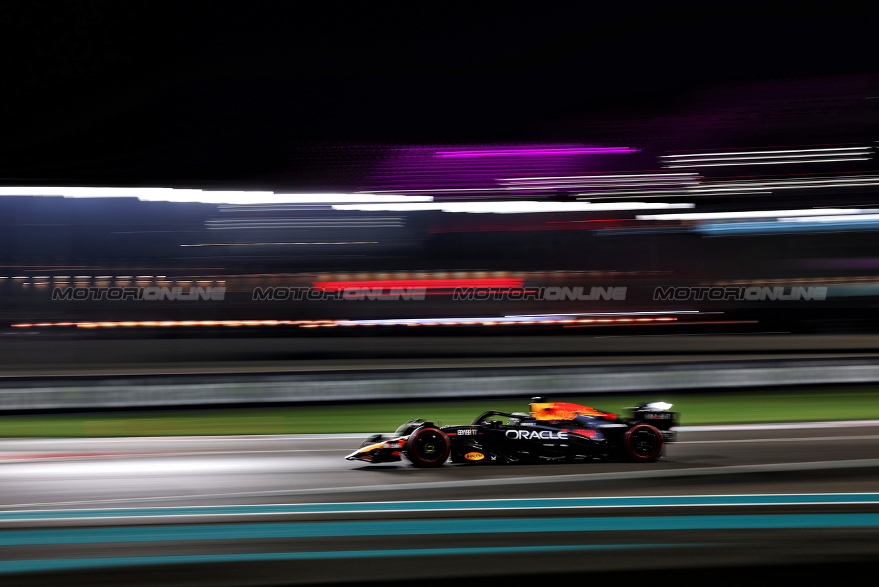 GP ABU DHABI, Max Verstappen (NLD) Red Bull Racing RB20.

07.12.2024. Formula 1 World Championship, Rd 24, Abu Dhabi Grand Prix, Yas Marina Circuit, Abu Dhabi, Qualifiche Day.

- www.xpbimages.com, EMail: requests@xpbimages.com © Copyright: Charniaux / XPB Images
