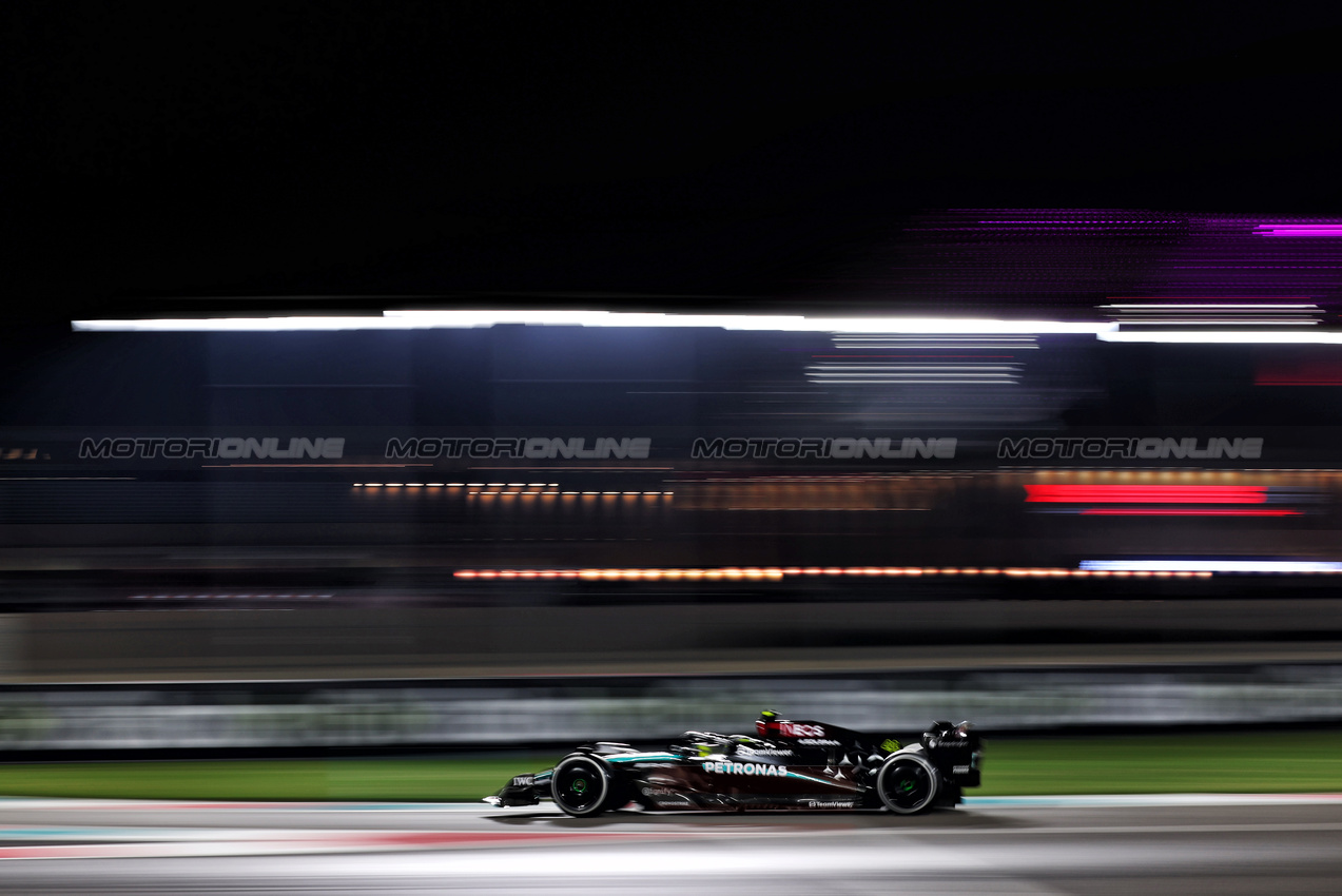 GP ABU DHABI, Lewis Hamilton (GBR) Mercedes AMG F1 W15.

07.12.2024. Formula 1 World Championship, Rd 24, Abu Dhabi Grand Prix, Yas Marina Circuit, Abu Dhabi, Qualifiche Day.

- www.xpbimages.com, EMail: requests@xpbimages.com © Copyright: Charniaux / XPB Images