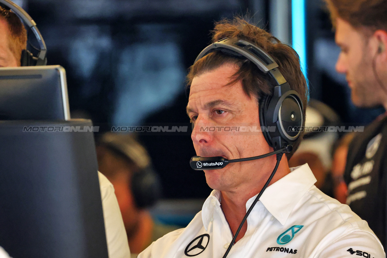 GP ABU DHABI, Toto Wolff (GER) Mercedes AMG F1 Shareholder e Executive Director.

07.12.2024. Formula 1 World Championship, Rd 24, Abu Dhabi Grand Prix, Yas Marina Circuit, Abu Dhabi, Qualifiche Day.

- www.xpbimages.com, EMail: requests@xpbimages.com © Copyright: Batchelor / XPB Images