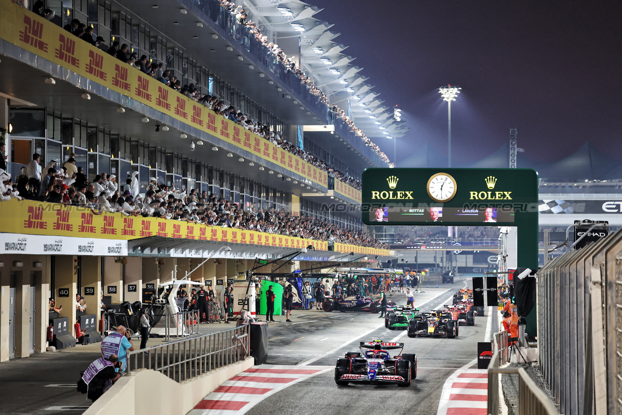 GP ABU DHABI, Yuki Tsunoda (JPN) RB VCARB 01 leaves the pits.

07.12.2024. Formula 1 World Championship, Rd 24, Abu Dhabi Grand Prix, Yas Marina Circuit, Abu Dhabi, Qualifiche Day.

- www.xpbimages.com, EMail: requests@xpbimages.com © Copyright: Bearne / XPB Images