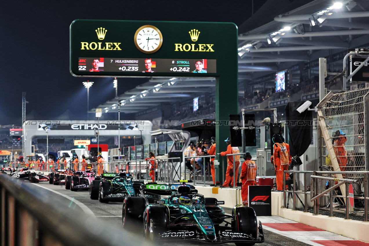 GP ABU DHABI, Fernando Alonso (ESP) Aston Martin F1 Team AMR24 leaves the pits.

07.12.2024. Formula 1 World Championship, Rd 24, Abu Dhabi Grand Prix, Yas Marina Circuit, Abu Dhabi, Qualifiche Day.

- www.xpbimages.com, EMail: requests@xpbimages.com © Copyright: Bearne / XPB Images