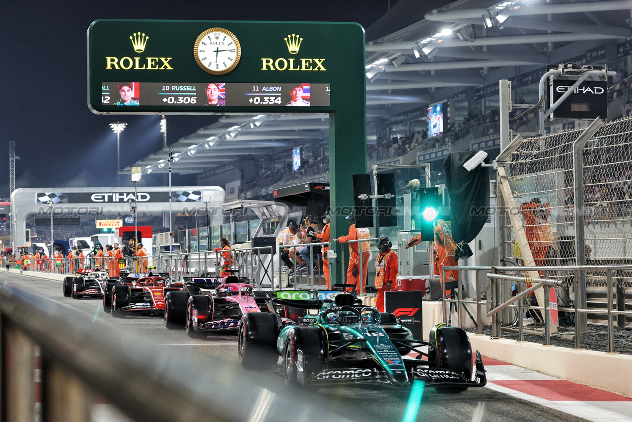 GP ABU DHABI, Lance Stroll (CDN) Aston Martin F1 Team AMR24 leaves the pits.

07.12.2024. Formula 1 World Championship, Rd 24, Abu Dhabi Grand Prix, Yas Marina Circuit, Abu Dhabi, Qualifiche Day.

- www.xpbimages.com, EMail: requests@xpbimages.com © Copyright: Bearne / XPB Images