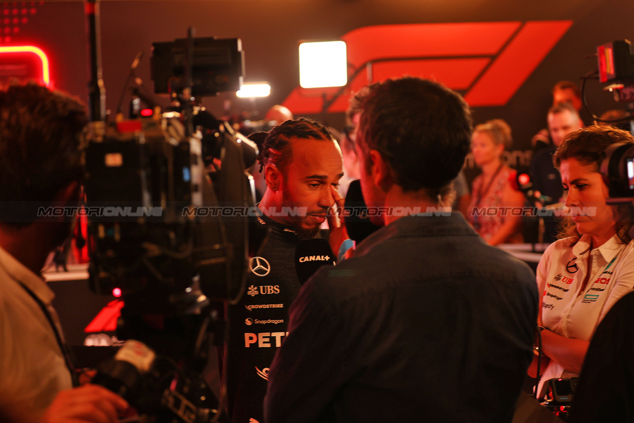 GP ABU DHABI, Lewis Hamilton (GBR) Mercedes AMG F1.

07.12.2024. Formula 1 World Championship, Rd 24, Abu Dhabi Grand Prix, Yas Marina Circuit, Abu Dhabi, Qualifiche Day.

 - www.xpbimages.com, EMail: requests@xpbimages.com © Copyright: Coates / XPB Images