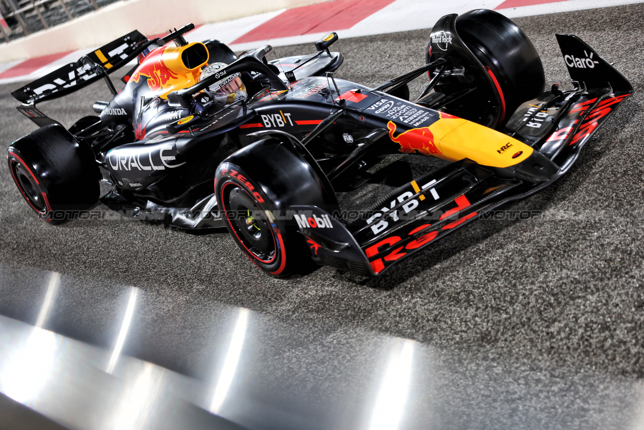 GP ABU DHABI, Max Verstappen (NLD) Red Bull Racing RB20.

07.12.2024. Formula 1 World Championship, Rd 24, Abu Dhabi Grand Prix, Yas Marina Circuit, Abu Dhabi, Qualifiche Day.

- www.xpbimages.com, EMail: requests@xpbimages.com © Copyright: Bearne / XPB Images