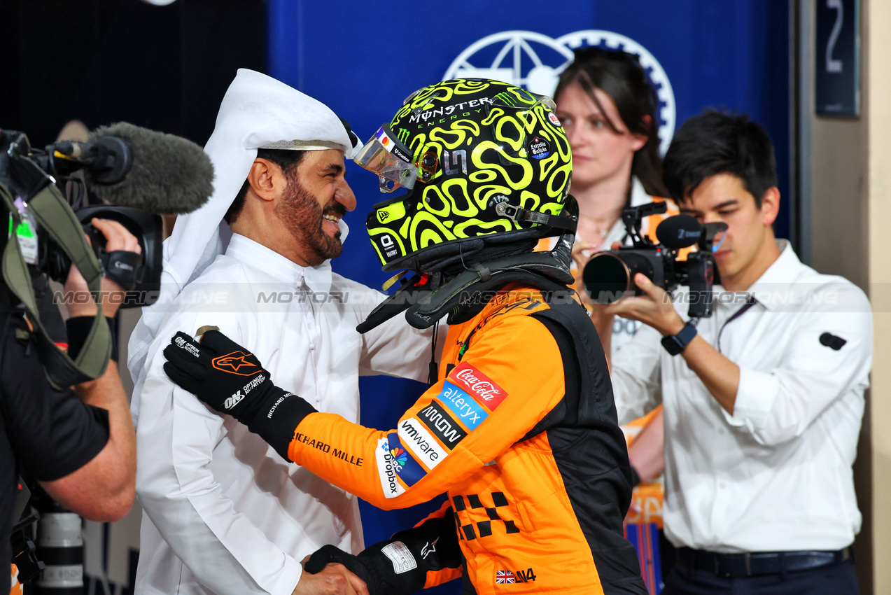 GP ABU DHABI, Pole sitter Lando Norris (GBR) McLaren celebrates in qualifying parc ferme with Mohammed Bin Sulayem (UAE) FIA President.

07.12.2024. Formula 1 World Championship, Rd 24, Abu Dhabi Grand Prix, Yas Marina Circuit, Abu Dhabi, Qualifiche Day.

- www.xpbimages.com, EMail: requests@xpbimages.com © Copyright: Batchelor / XPB Images