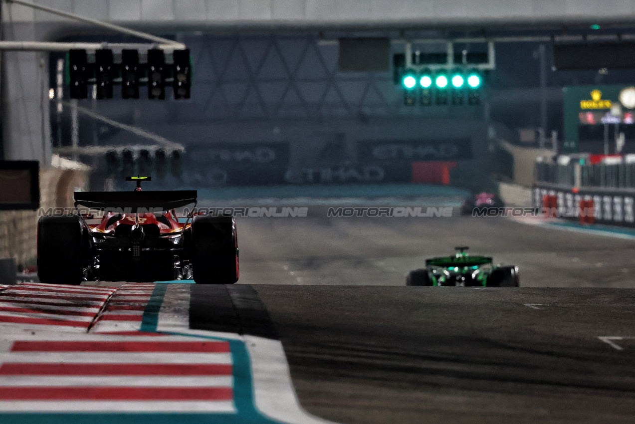 GP ABU DHABI, Carlos Sainz Jr (ESP) Ferrari SF-24.

07.12.2024. Formula 1 World Championship, Rd 24, Abu Dhabi Grand Prix, Yas Marina Circuit, Abu Dhabi, Qualifiche Day.

- www.xpbimages.com, EMail: requests@xpbimages.com © Copyright: Charniaux / XPB Images