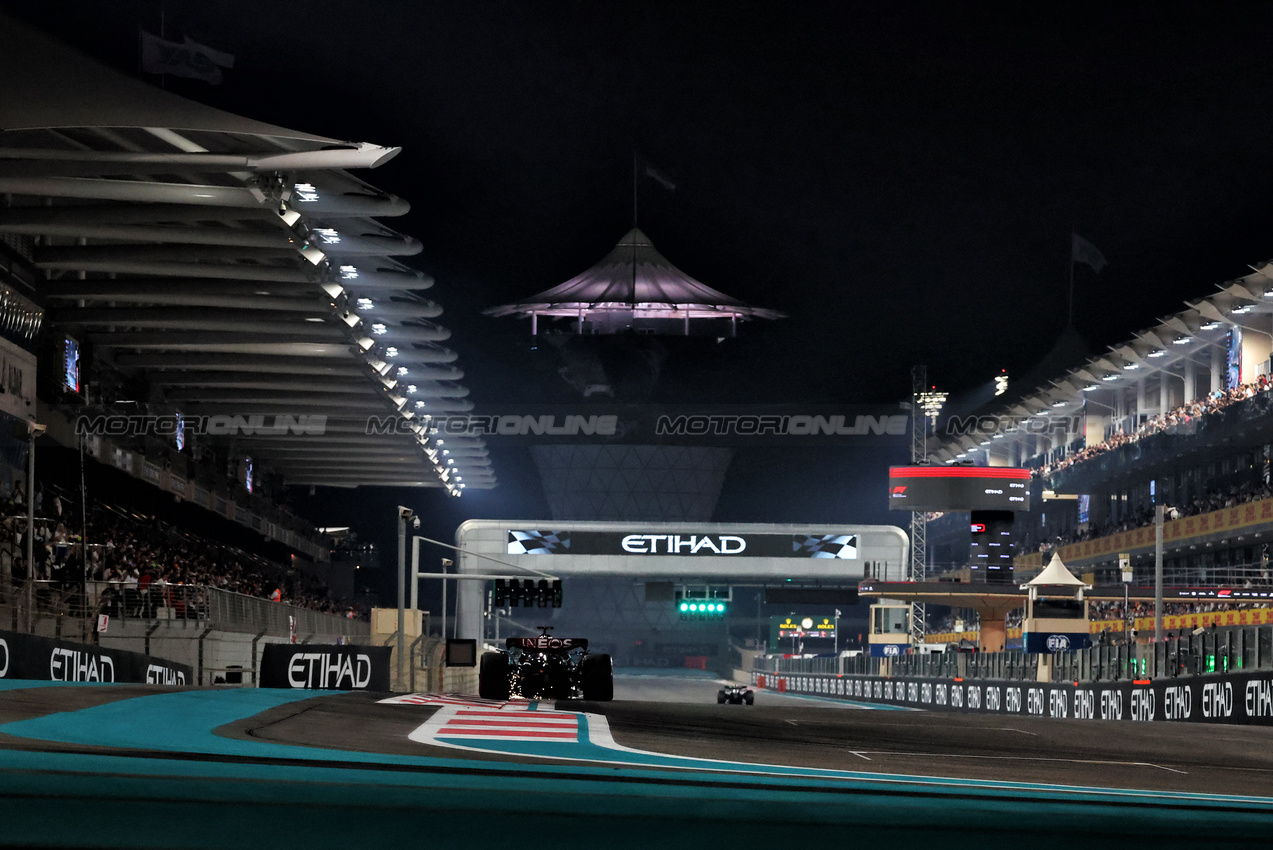 GP ABU DHABI, George Russell (GBR) Mercedes AMG F1 W15.

07.12.2024. Formula 1 World Championship, Rd 24, Abu Dhabi Grand Prix, Yas Marina Circuit, Abu Dhabi, Qualifiche Day.

- www.xpbimages.com, EMail: requests@xpbimages.com © Copyright: Charniaux / XPB Images
