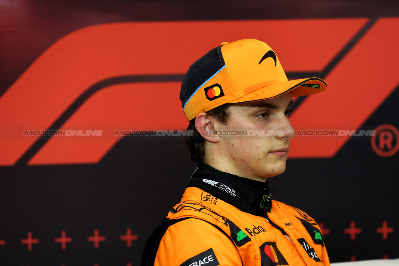 GP ABU DHABI, Oscar Piastri (AUS) McLaren in the post qualifying FIA Press Conference.

07.12.2024. Formula 1 World Championship, Rd 24, Abu Dhabi Grand Prix, Yas Marina Circuit, Abu Dhabi, Qualifiche Day.

- www.xpbimages.com, EMail: requests@xpbimages.com © Copyright: Bearne / XPB Images