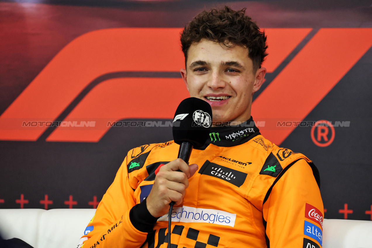 GP ABU DHABI, Lando Norris (GBR) McLaren in the post qualifying FIA Press Conference.

07.12.2024. Formula 1 World Championship, Rd 24, Abu Dhabi Grand Prix, Yas Marina Circuit, Abu Dhabi, Qualifiche Day.

- www.xpbimages.com, EMail: requests@xpbimages.com © Copyright: Bearne / XPB Images