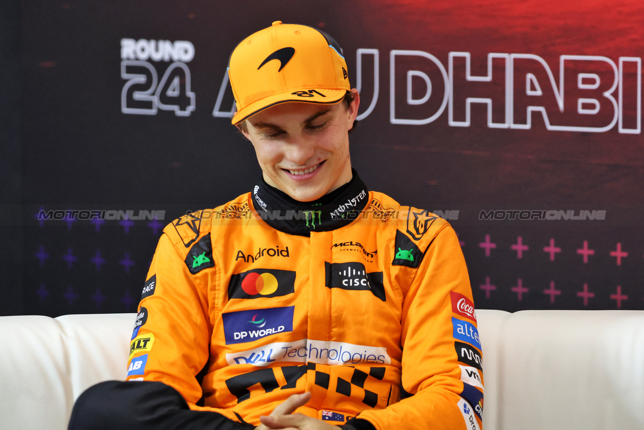 GP ABU DHABI, Oscar Piastri (AUS) McLaren in the post qualifying FIA Press Conference.

07.12.2024. Formula 1 World Championship, Rd 24, Abu Dhabi Grand Prix, Yas Marina Circuit, Abu Dhabi, Qualifiche Day.

- www.xpbimages.com, EMail: requests@xpbimages.com © Copyright: Bearne / XPB Images