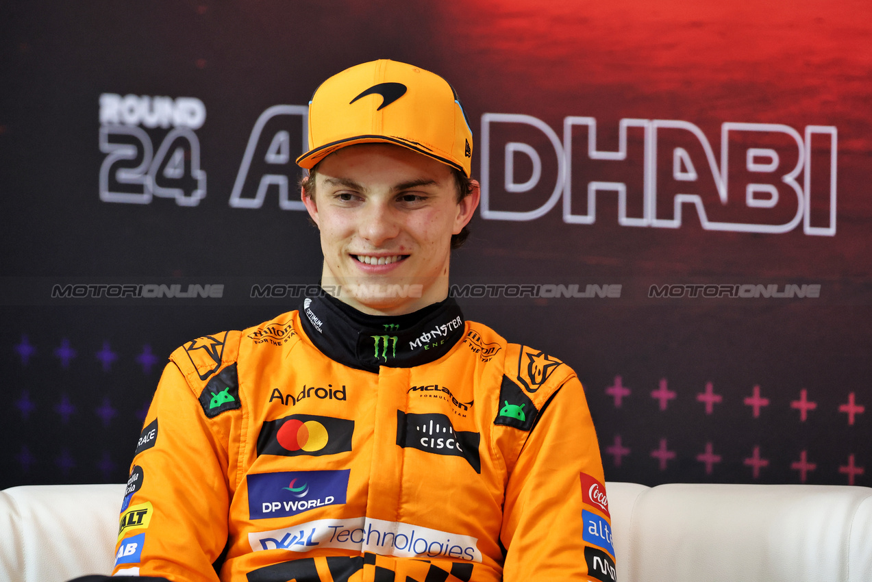 GP ABU DHABI, Oscar Piastri (AUS) McLaren in the post qualifying FIA Press Conference.

07.12.2024. Formula 1 World Championship, Rd 24, Abu Dhabi Grand Prix, Yas Marina Circuit, Abu Dhabi, Qualifiche Day.

- www.xpbimages.com, EMail: requests@xpbimages.com © Copyright: Bearne / XPB Images